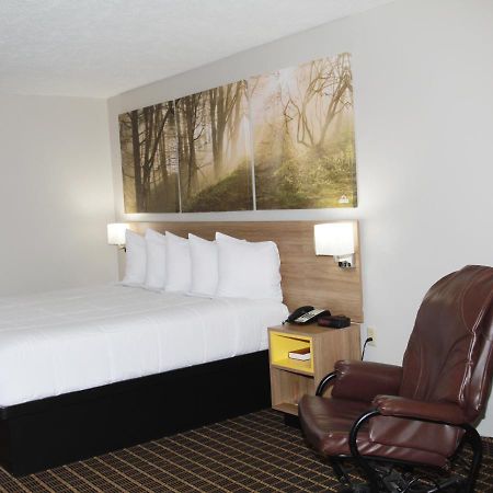 Days Inn By Wyndham Forest Kültér fotó