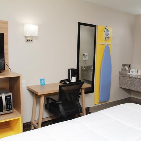 Days Inn By Wyndham Forest Kültér fotó