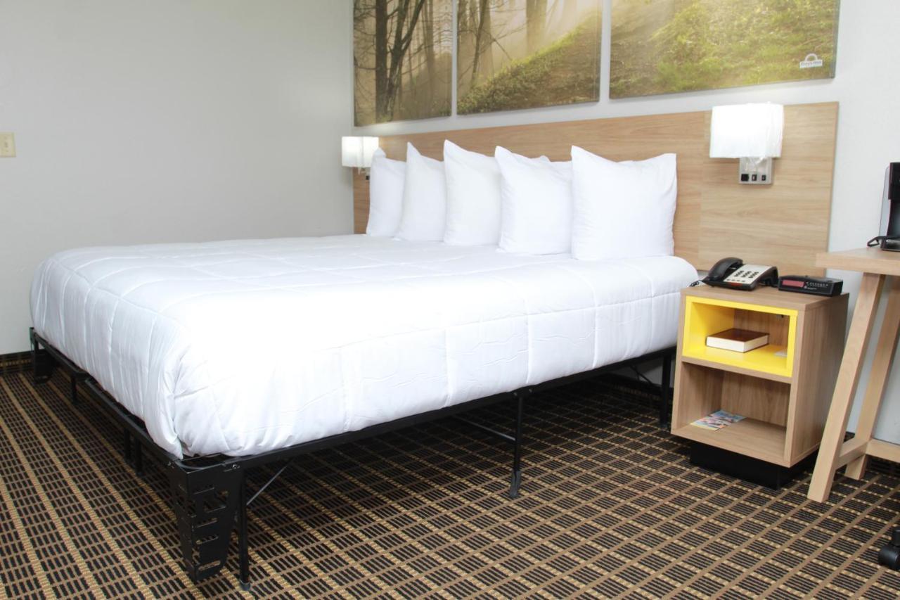 Days Inn By Wyndham Forest Kültér fotó