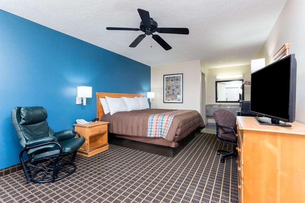 Days Inn By Wyndham Forest Szoba fotó