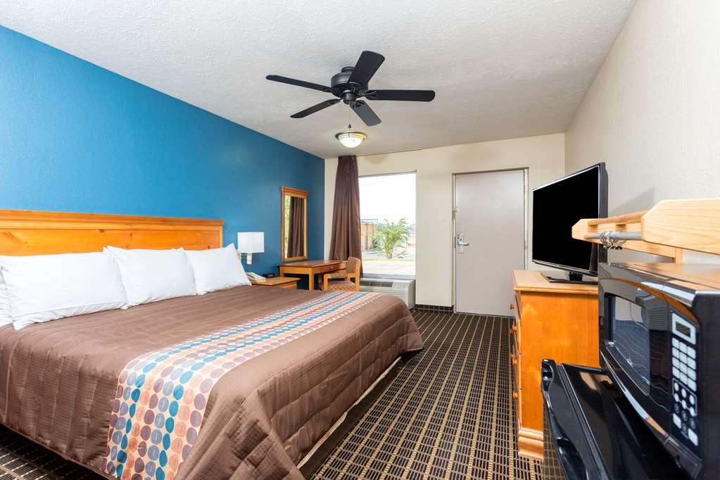 Days Inn By Wyndham Forest Szoba fotó