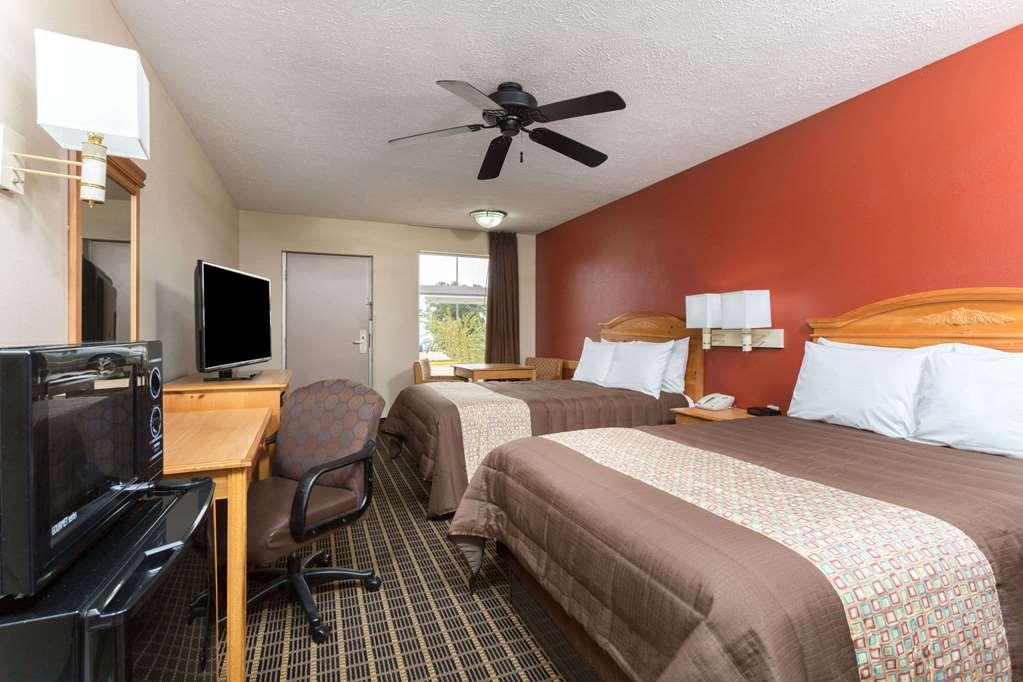 Days Inn By Wyndham Forest Szoba fotó