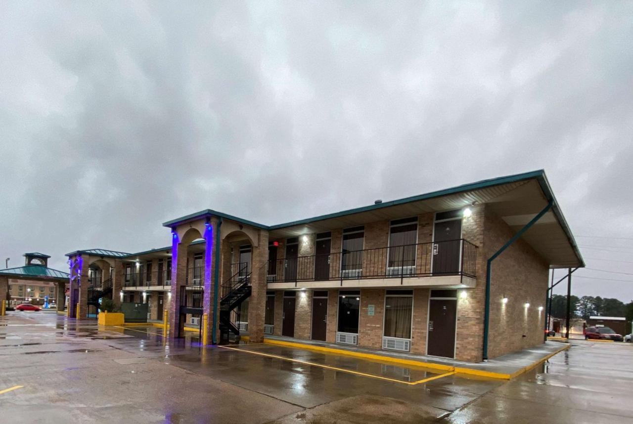 Days Inn By Wyndham Forest Kültér fotó